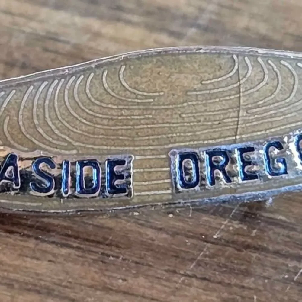 Vintage Seaside Oregon Enamel Surfboard Lapel Pin Coastal Beach Souvenir Brooch